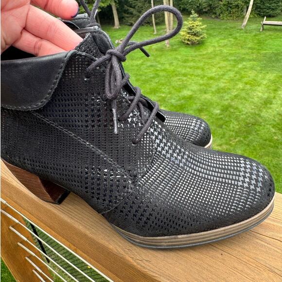 Wolky size 6 (EU 37) Jacquerie Dessin Suede Lace Up Black Shimmer Booties - Picture 4 of 13